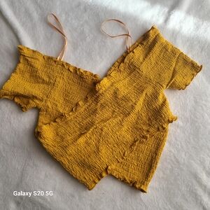 Lane Tree stretchable cross cropped on or off shoulders tops. Size Small,Mustard